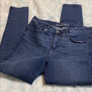3/$25 Highwaisted skinny jeans